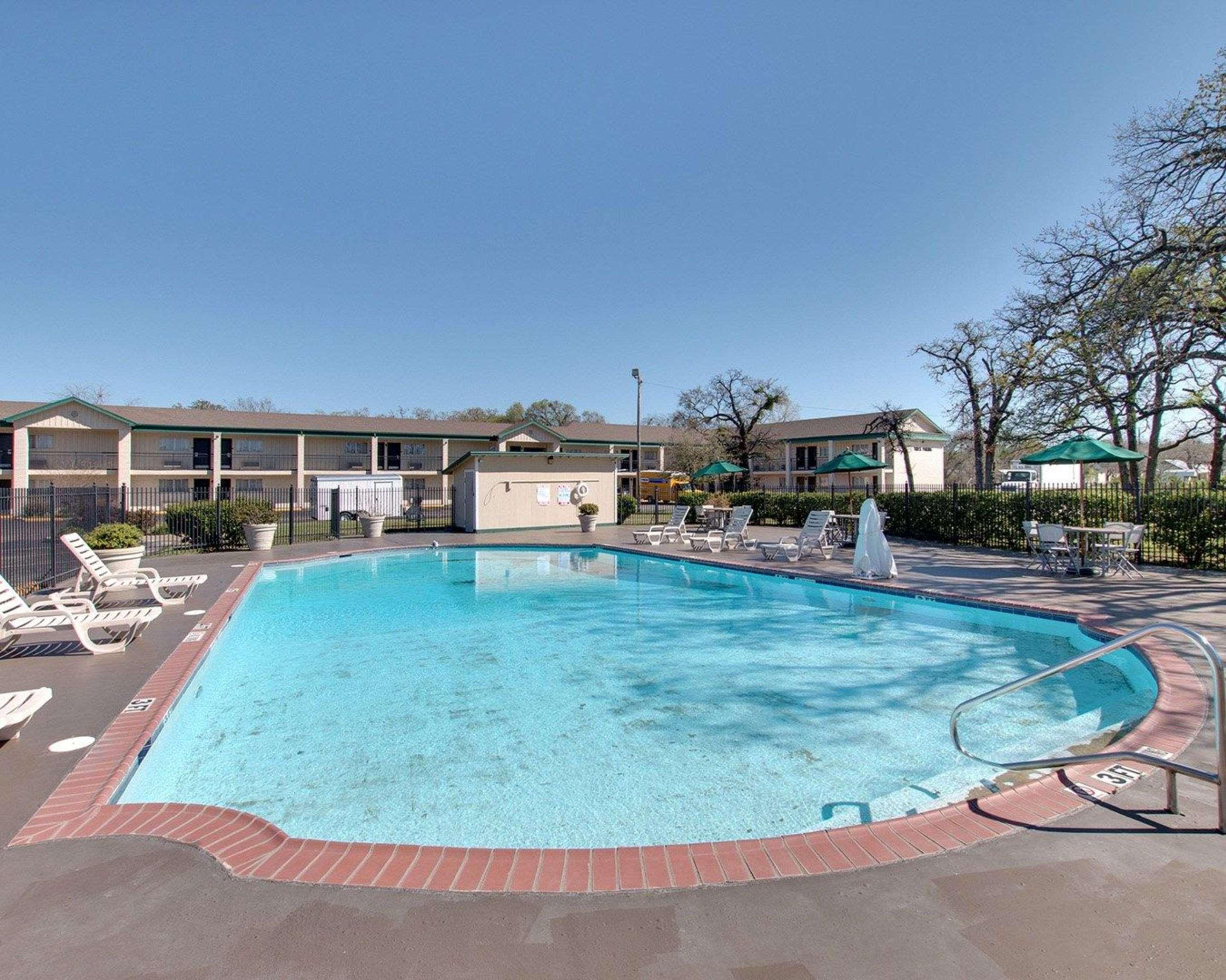 Days Inn By Wyndham Gatesville Eksteriør bilde